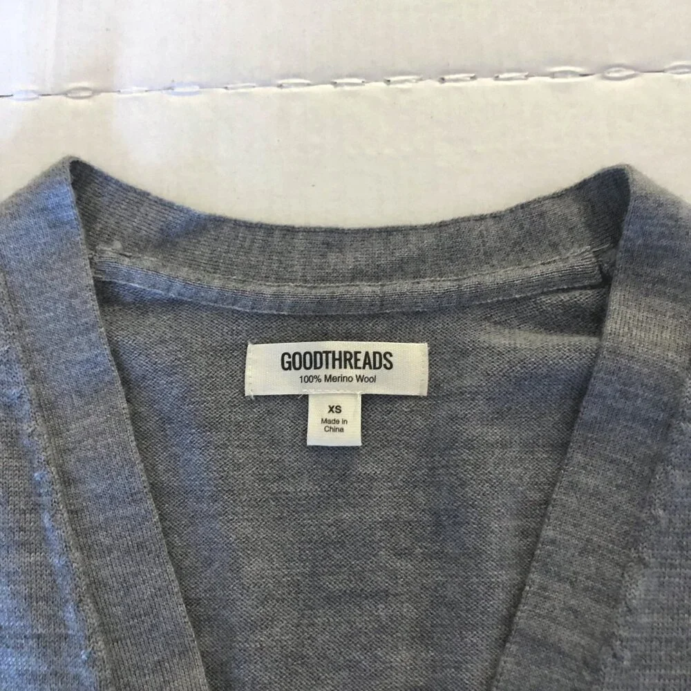 GOODTHREADS 100% Merino Wool Cardigan Sweater Mens XS Gray V-Neck Front Pockets - Picture 4 of 16